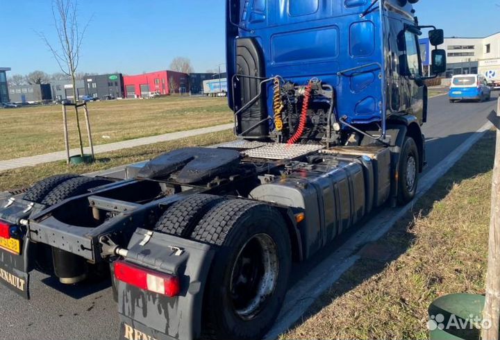 В разборке грузовик Renault,Premium II с 2007