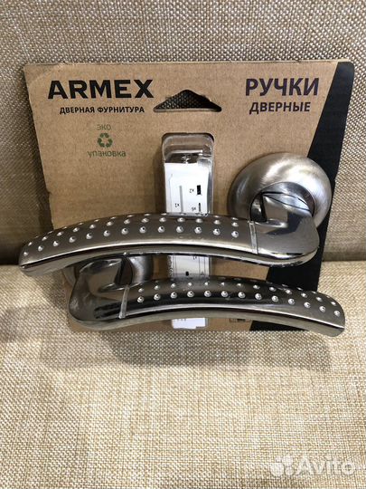 Дверная ручка межкомнатная и для входной двери