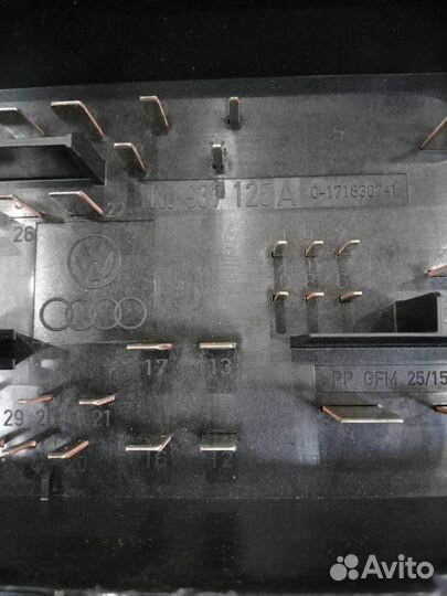 Блок предохранителей Volkswagen Jetta 5 cavd