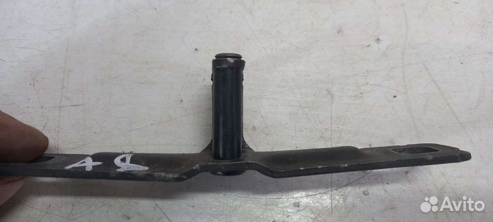 Ответная часть замка багажника Skoda Octavia A8