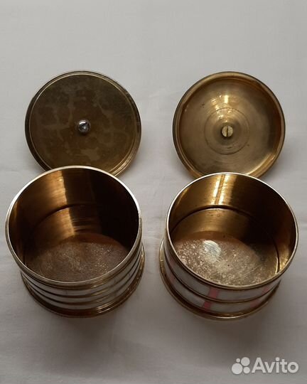 Ваза и статуэтка из сандалового дерева