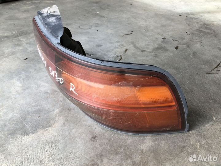 Фонарь задний правый Toyota Camry SV30