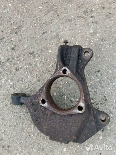 Кулак поворотный Cadillac Escalade 2006-2014