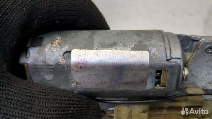 Двигатель стеклоочистителя задний Volkswagen Transporter 4, 1994