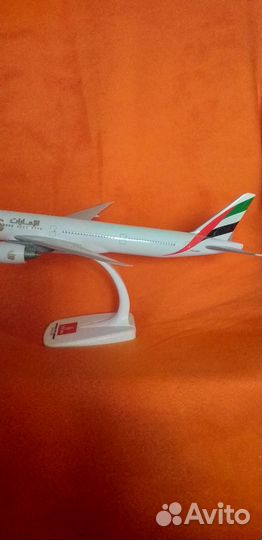 Модель самолета Boeing 777-300ER