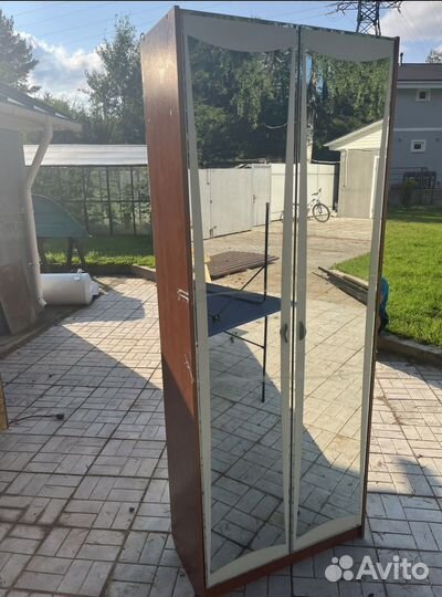 Шкаф с зеркалом