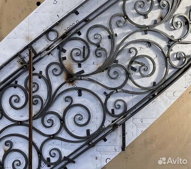 Кованные элементы хол