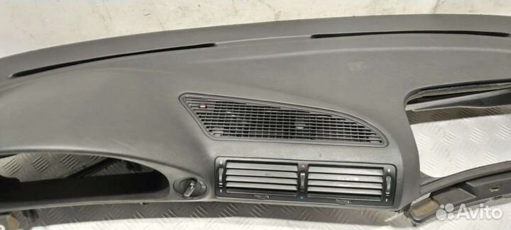 Панель передняя салона (торпедо) BMW7 E382000