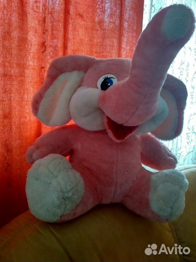 Слон розовый