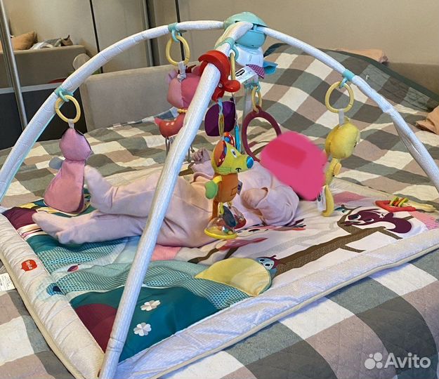 Детские вещи на девочку. Игрушки. Обувь