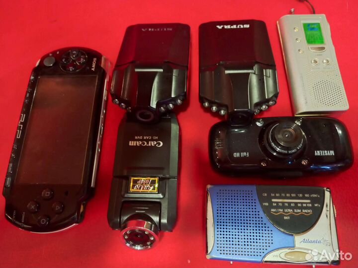 Видио регистраторы, телефоны, радио на запчасти