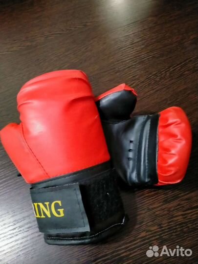 Боксерские перчатки