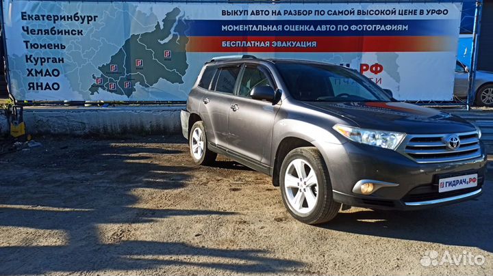 Кронштейн Toyota Highlander 2