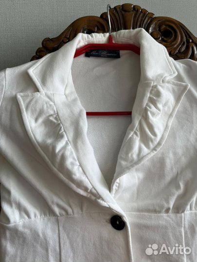 Жакет Miss Blumarine с брошью