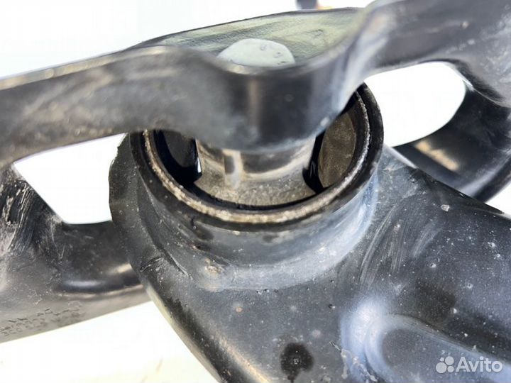 Рычаг подвески нижний задний левый Volkswagen