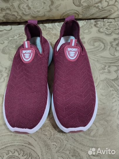 Кроссовки новые