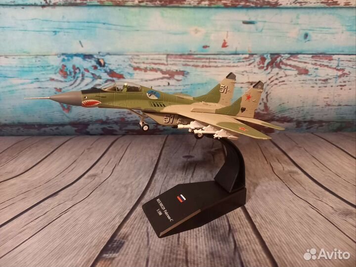 Модель самолета Миг-29, M 1/100, из металла