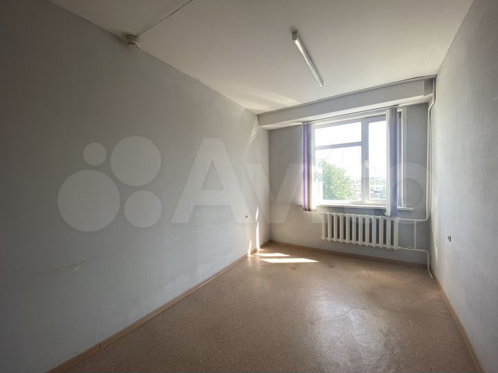 Офисные помещения: 10, 12, 16, 18, 35, 53, 125 м²