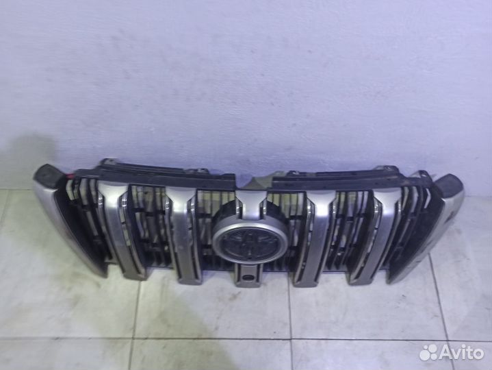 Решетка радиатора Тойота