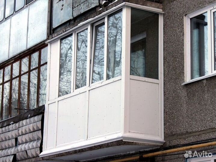 Пластиковые балконы с панорамным остеклением