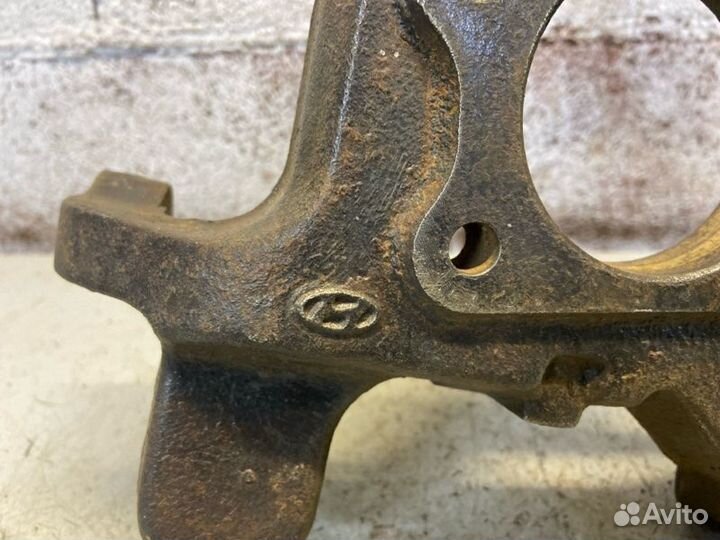 Поворотный кулак задний правый Hyundai Sonata 4 EF