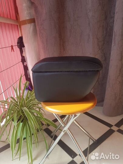 Подлокотник шкода октавия