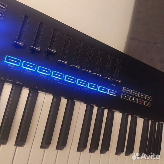 Midi-клавиатура launchkey 49 mk3