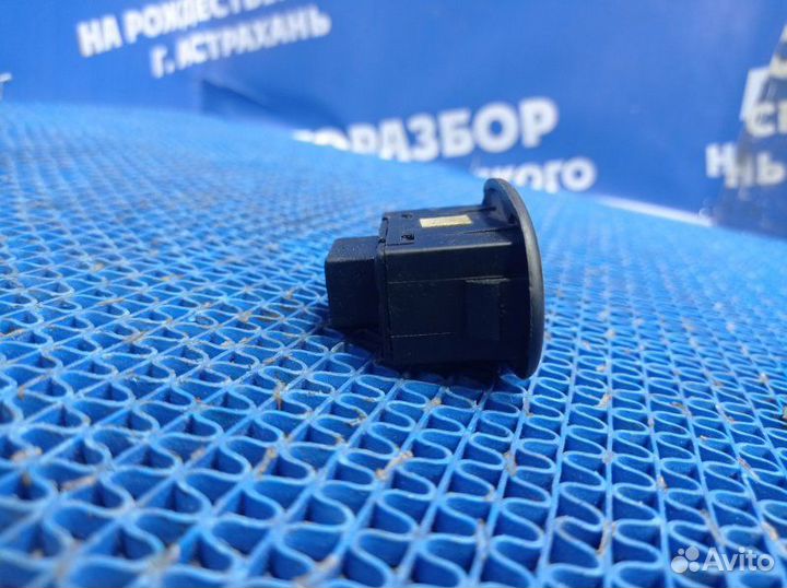 Кнопка открывания багажника Daewoo Nexia седан