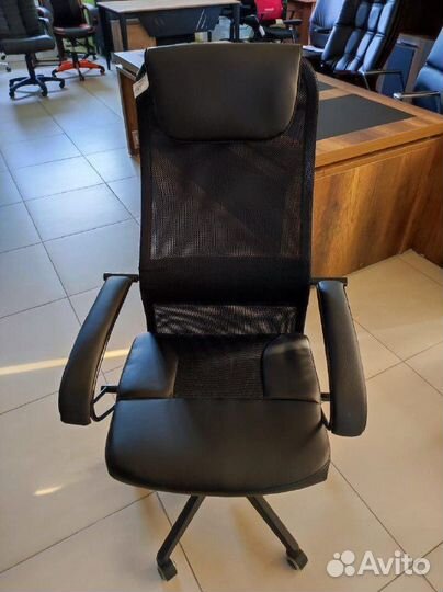 Офисное кресло