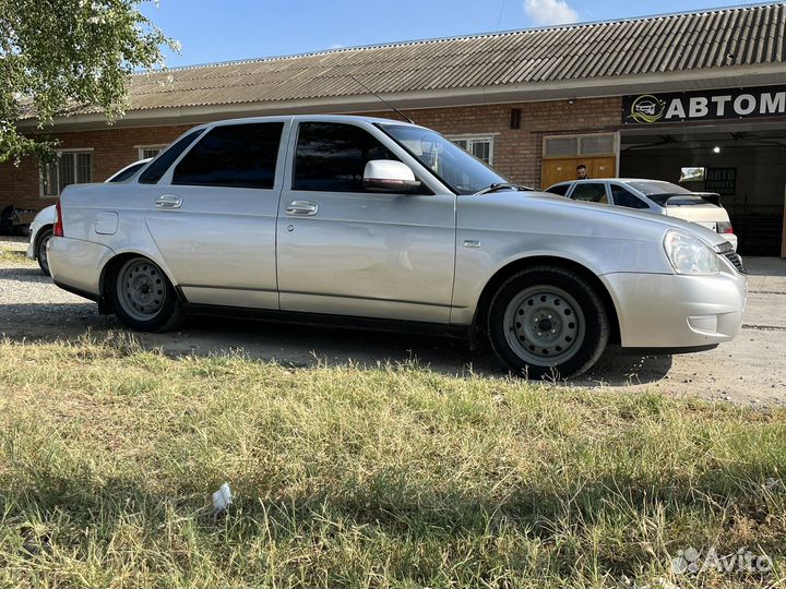 Капот на priora