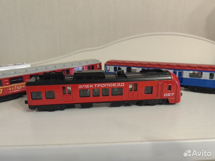 Парковка,Поезд игрушка в ас-те, машинки