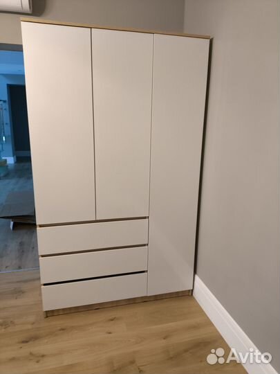 Шкаф распашной белый глянец