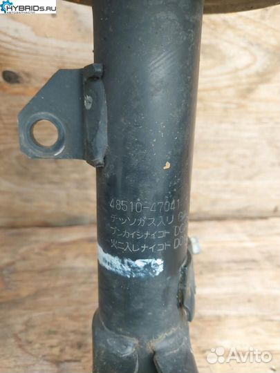 Стойка амортизатора передняя Toyota Prius 2 NHW20