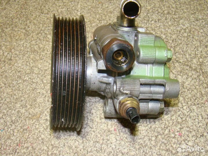 Насос гидроусилителя Toyota Avensis 2 (T250)