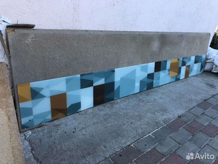 Кухонный фартук из стекла