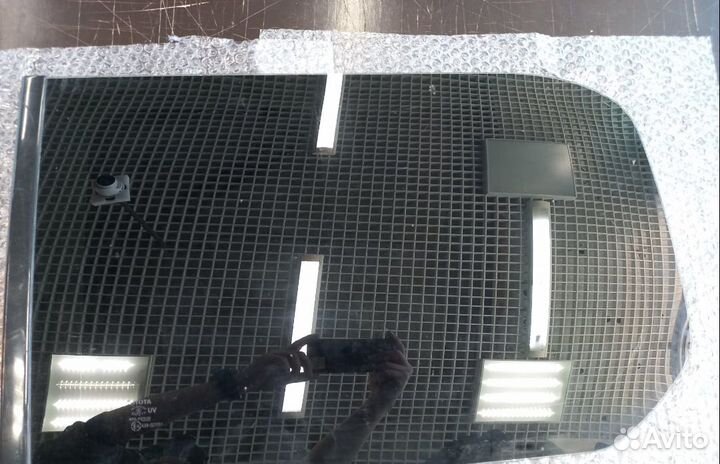 Стекло собачника Toyota Probox левое