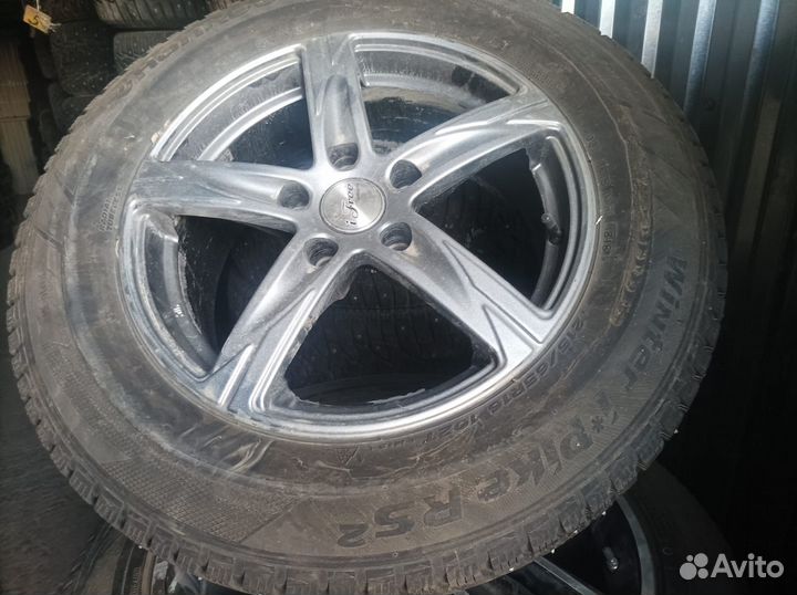 Hankook Winter I'Pike RS2 W429 215/65 R16