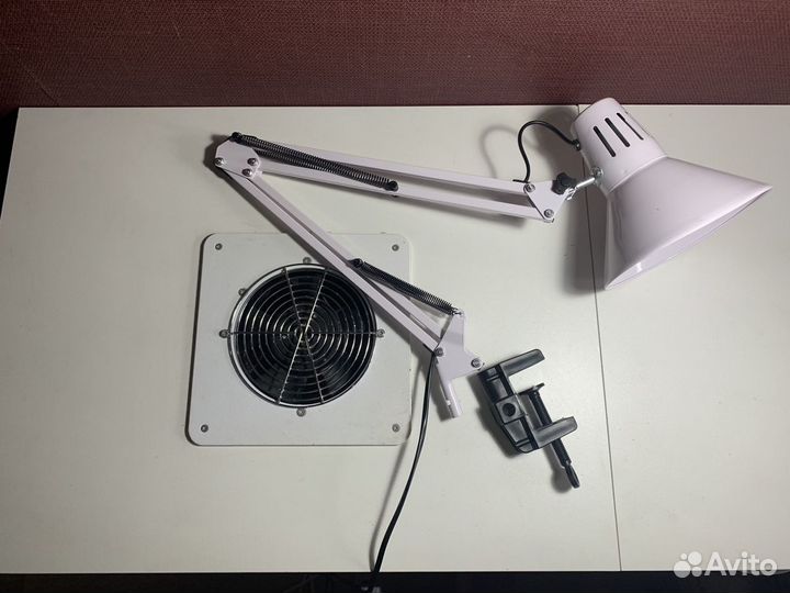 Маникюрный стол