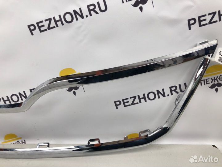 Молдинг решетки радиатора передний Skoda Rapid