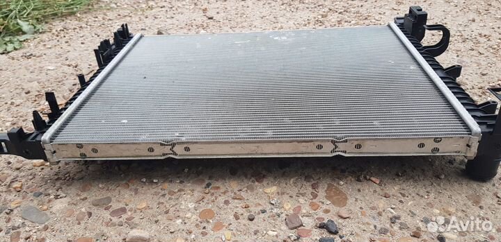 Продам радиатор охлаждения на рено аркану