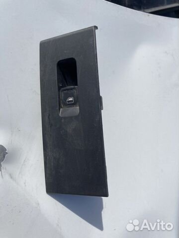 Кнопка заднего стеклоподъемника Skoda rapid