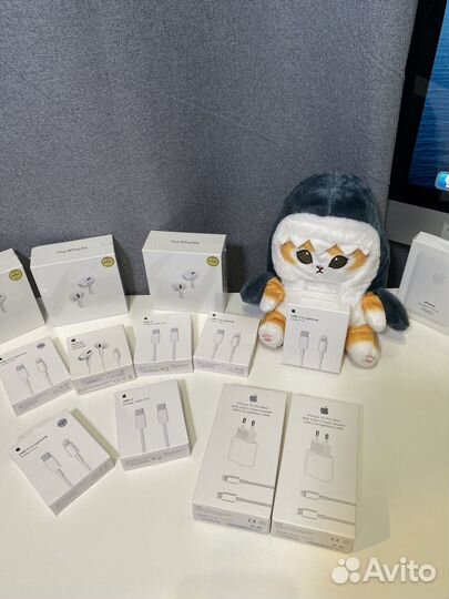 Кабель Lightning USB-C, блок питания Apple