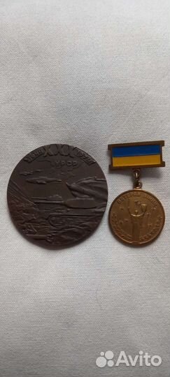 Настольная медаль и медаль