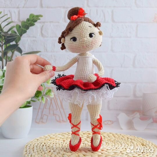 Кукла вязаная балерина