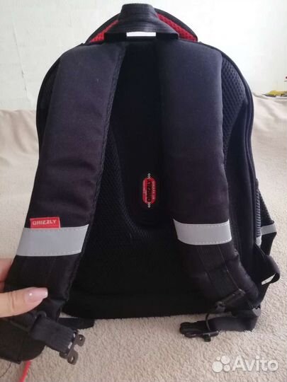 Рюкзак, брюки, поло, кроссовки