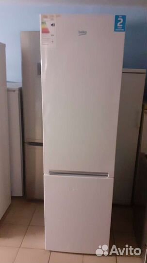 Холодильник с морозильной камерой.Доставка