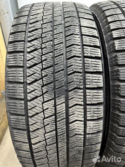 Bridgestone Blizzak VRX2 235/50 R18 97Q