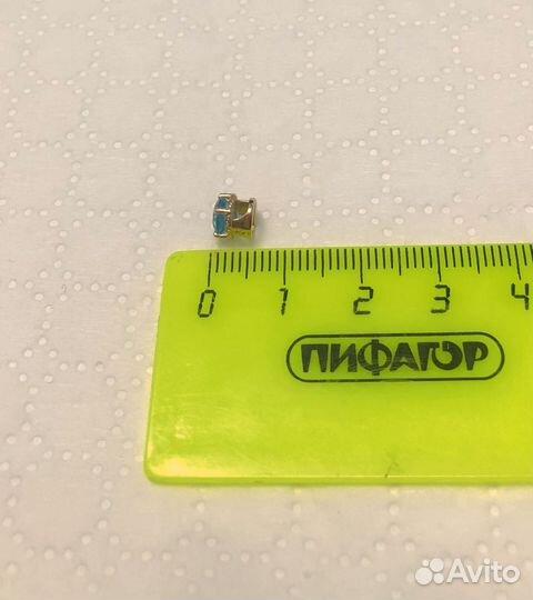 Золотой кулон с топазом