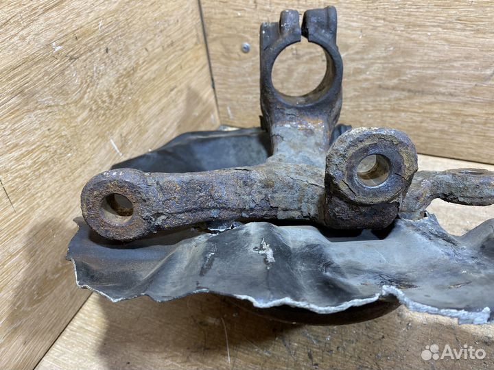 Поворотный кулак передний правый BMW E46 X54