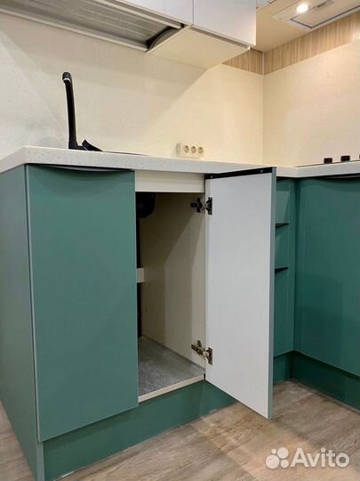 Кухня с фасадами из матового итальянского пластика